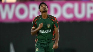 টি-টোয়েন্টিতে মোস্তাফিজের অনন্য রেকর্ড