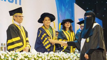 ‘দেশকে এগিয়ে নিতে ব্যক্তিচিন্তা বাদ দিয়ে জাতীয় অগ্রাধিকারকে তুলে ধরুন’