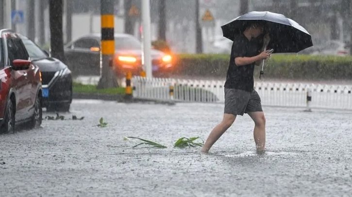 আঘাত হেনেছে ঘূর্ণিঝড় মাতমো