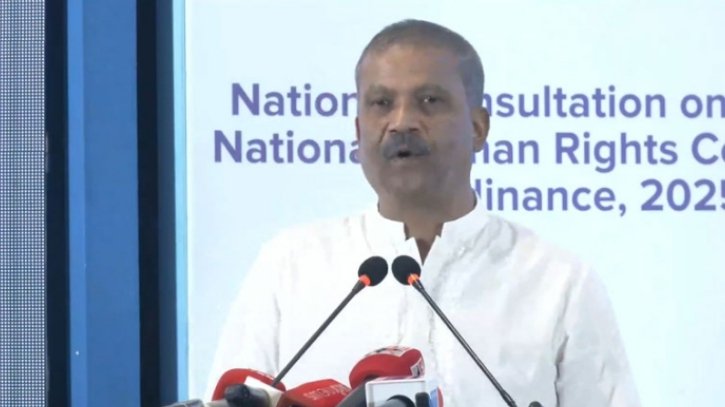 উপদেষ্টা হিসেবে সেফ এক্সিটের প্রয়োজন নেই: আসিফ নজরুল