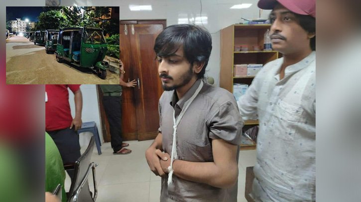 সিএনজির ধাক্কায় নজরুল বিশ্ববিদ্যালয়ের দুই শিক্ষার্থী আহত, শিক্ষার্থীদের সড়ক অবরোধ