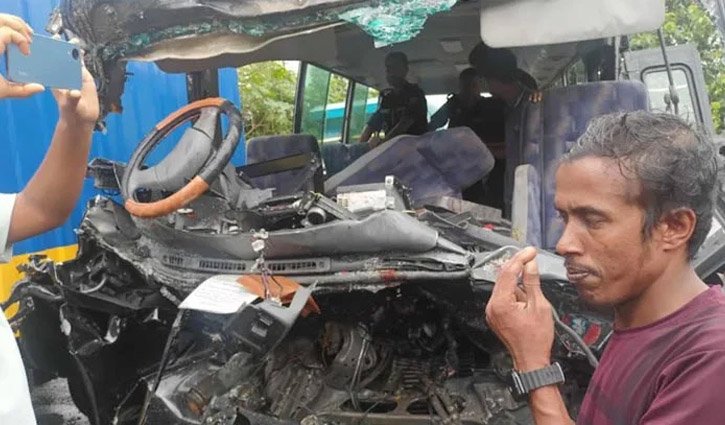 র‍্যাবের মিনিবাসের সঙ্গে বাসের সংঘর্ষ, নিহত বেড়ে ৩