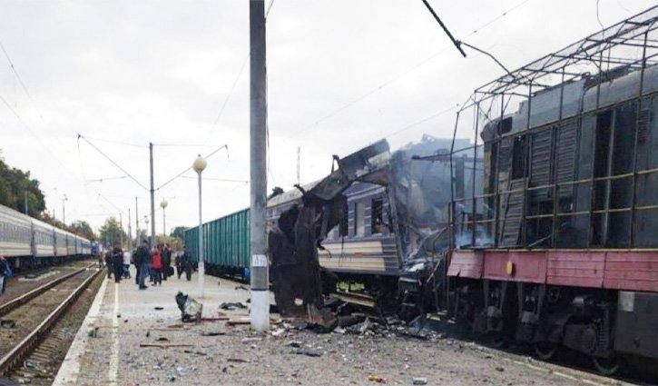 ইউক্রেনে দুই যাত্রীবাহী ট্রেনে রাশিয়ার বিমান হামলা, নিহত ১