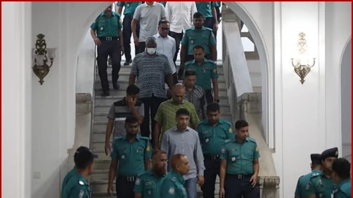 আত্মসমর্পণকারী সেনা কর্মকর্তারা নির্দোষ, অপরাধীরা ভারতে পালিয়েছে: আইনজীবী আত্মসমর্পণকারী সেনা কর্মকর্তারা নির্দোষ, অপরাধীরা ভারতে পালিয়েছে: আইনজীবী