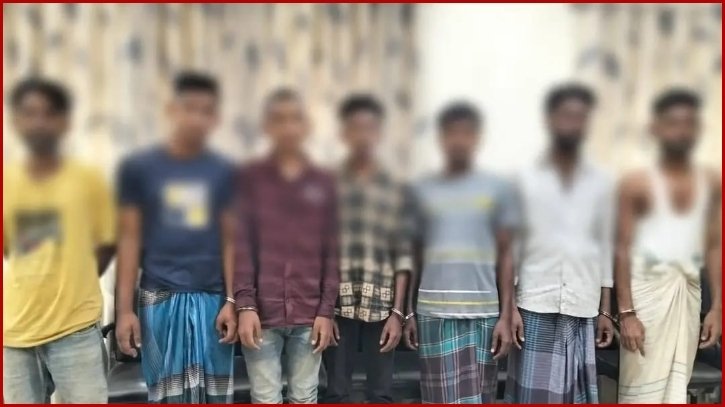 আনোয়ারায় ডাকাতির প্রস্তুতিকালে অস্ত্রসহ আটক- ৭ আনোয়ারায় ডাকাতির প্রস্তুতিকালে অস্ত্রসহ আটক- ৭