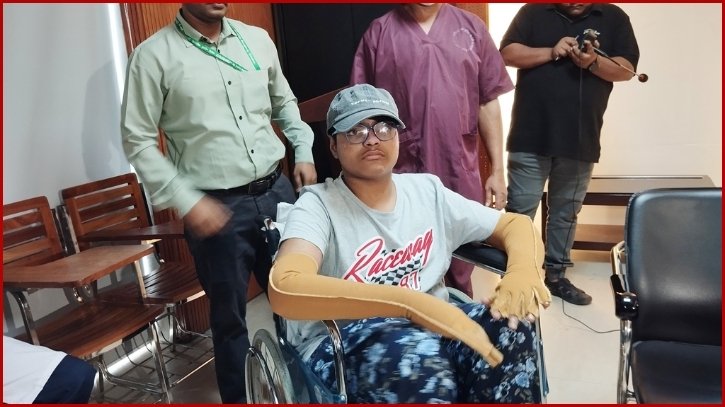 ৩৬ বার অপারেশন, অবশেষে বাড়ি ফিরল মাইলস্টোনের শিক্ষার্থী নাভিদ ৩৬ বার অপারেশন, অবশেষে বাড়ি ফিরল মাইলস্টোনের শিক্ষার্থী নাভিদ