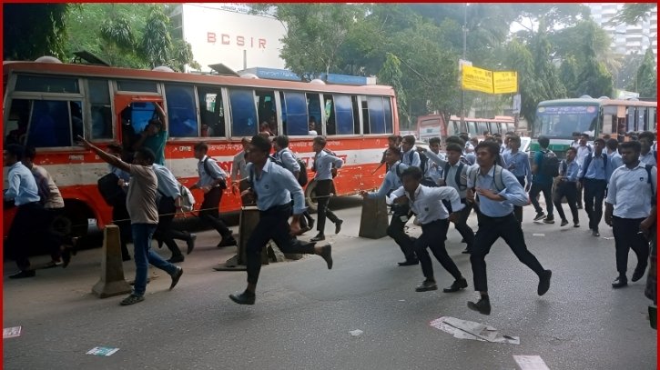 ঢাকা কলেজ ও আইডিয়াল কলেজের শিক্ষার্থীদের সংঘর্ষ ঢাকা কলেজ ও আইডিয়াল কলেজের শিক্ষার্থীদের সংঘর্ষ