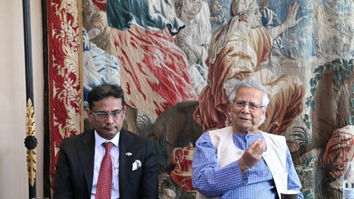 রেমিট্যান্সেই টিকে আছে অভ্যুত্থান-পরবর্তী সরকার: প্রধান উপদেষ্টা রেমিট্যান্সেই টিকে আছে অভ্যুত্থান-পরবর্তী সরকার: প্রধান উপদেষ্টা