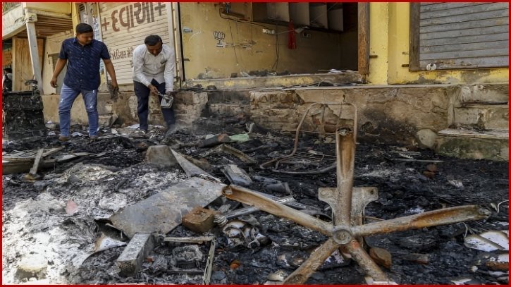 গুজরাটে মুসলিম দোকানপাট, বাড়িঘর ভাঙচুর গুজরাটে মুসলিম দোকানপাট, বাড়িঘর ভাঙচুর