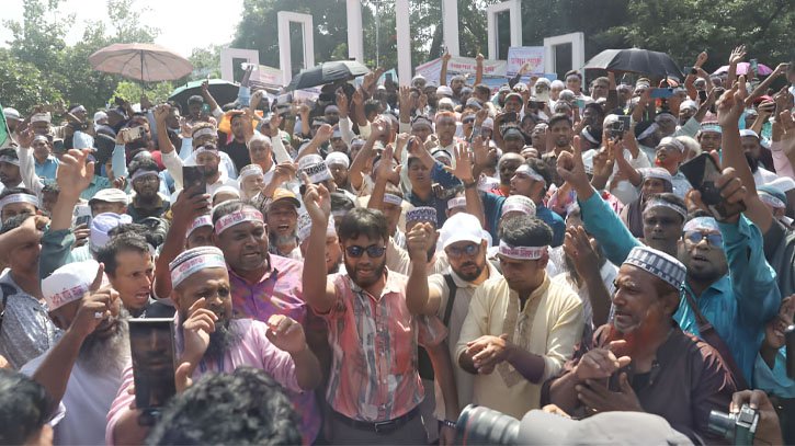 শিক্ষকদের সঙ্গে বিএনপির একাত্মতা, শহীদ মিনারে নেতারা