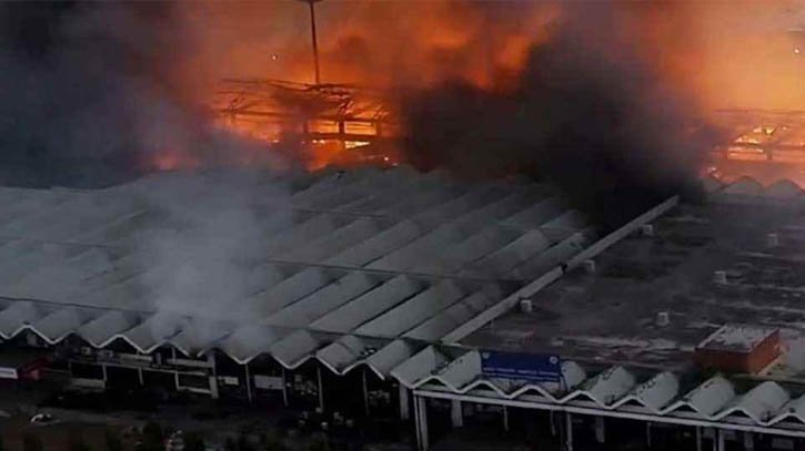 শাহজালাল বিমানবন্দরের আগুন অনেকটা নিয়ন্ত্রণে: বেবিচক