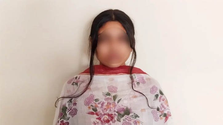 জুলাই যোদ্ধাদের গালাগাল ও স্মৃতিস্তম্ভকে নিয়ে কটূক্তি করা সেই তরুণী আটক জুলাই যোদ্ধাদের গালাগাল ও স্মৃতিস্তম্ভকে নিয়ে কটূক্তি করা সেই তরুণী আটক