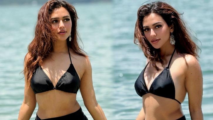 ‘চোখে বেশি লাগছে? তাহলে স্ক্রল করুন’