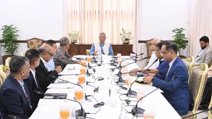 নির্বাচনে স্বচ্ছতা নিশ্চিতে দ্রুত বডি-ওর্ন ক্যামেরা কেনার নির্দেশ প্রধান উপদেষ্টার নির্বাচনে স্বচ্ছতা নিশ্চিতে দ্রুত বডি-ওর্ন ক্যামেরা কেনার নির্দেশ প্রধান উপদেষ্টার