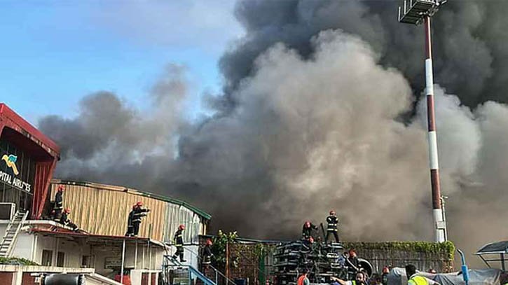 শাহজালাল বিমানবন্দরের আগুনে তীব্রতা বাড়ছে, দমকল কর্মীসহ আহত বেশ কয়েকজন