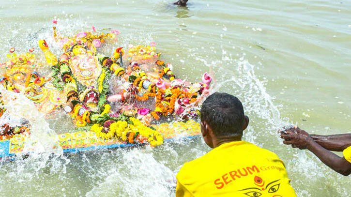 ভারতে দুর্গা বিসর্জন দিতে গিয়ে নিহত ১৩ জন