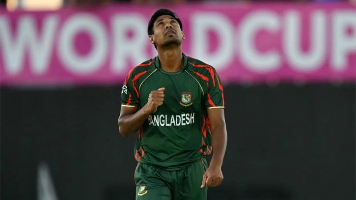 টি-টোয়েন্টিতে মোস্তাফিজের অনন্য রেকর্ড