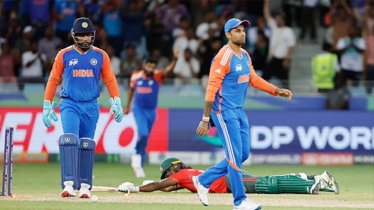 বাংলাদেশকে হেসেখেলে হারিয়ে ফাইনালে ভারত