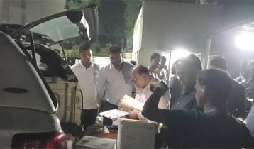 সরকারি গাড়িতে মেয়াদোত্তীর্ণ ওষুধ, হাতেনাতে ধরলেন উপদেষ্টা