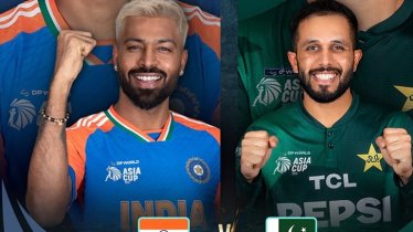 পাকিস্তানের বিপক্ষে টসে জিতে ফিল্ডিংয়ে ভারত, হাত মেলাননি আজও