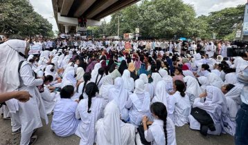 ছয় দাবিতে পলিটেকনিক শিক্ষার্থীদের সাতরাস্তা অবরোধ