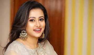 ‘ভুঁইফোড়’ অ্যাওয়ার্ড অনুষ্ঠান নিয়ে  বিস্ফোরক মন্তব্য  চিত্রনায়িকা পূর্ণিমার