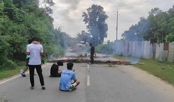 ধর্ষণকাণ্ডে দোষীদের শাস্তির দাবিতে খাগড়াছড়িতে সড়ক অবরোধ