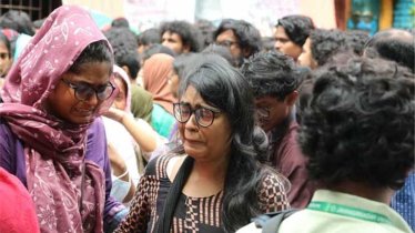জাবিতে একদিকে শোক, অন্যদিকে নির্বাচনের ফল ঘোষণার কর্মযজ্ঞ