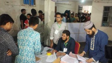 ডাকসু কেন্দ্রীয়-হল সংসদ নির্বাচনে উৎসবমুখর ভোটগ্রহণ শুরু