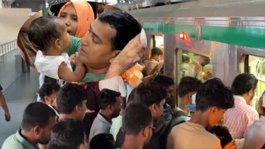 মেট্রোরেলে নামেই বিশেষ অগ্রাধিকার, ভিড়ের চাপে বঞ্চিত প্রবীণ-প্রতিবন্ধীরা