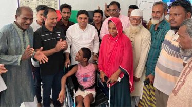 তারেক রহমানের উপহার পেলেন শারীরিক প্রতিবন্ধী শিশু রিফাত