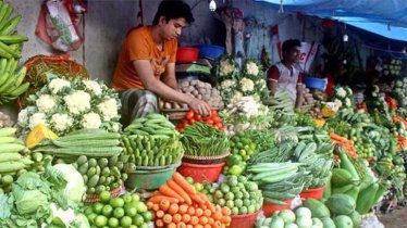 সবজির দাম আকাশছোঁয়া, ক্রেতাদের হাঁসফাঁস