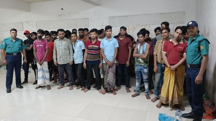 জেনেভা ক্যাম্পে অভিযানে গ্রেফতার ৪০, মাদক সহ বিপুল পরিমাণ অস্ত্র উদ্ধার