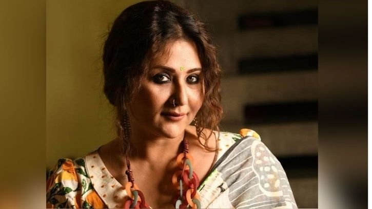 নেটদুনিয়ায় ‘বৌদি’ মানেই যেন কুরুচিকর ইঙ্গিত: স্বস্তিকা