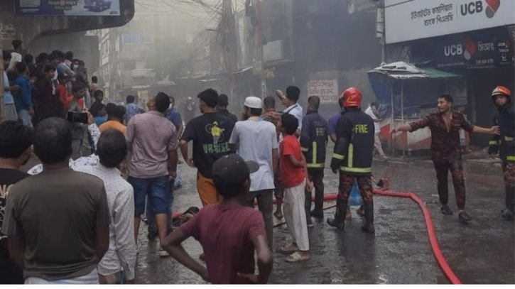 টঙ্গীতে কেমিক্যাল গোডাউনে আগুনের ঘটনায় আরো একজনের মৃত্য টঙ্গীতে কেমিক্যাল গোডাউনে আগুনের ঘটনায় আরো একজনের মৃত্য