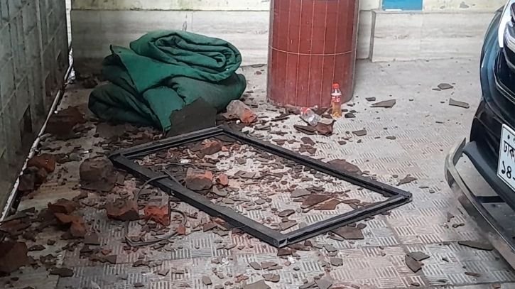 টাঙ্গাইলে কাদের সিদ্দিকীর বাড়িতে হামলা টাঙ্গাইলে কাদের সিদ্দিকীর বাড়িতে হামলা