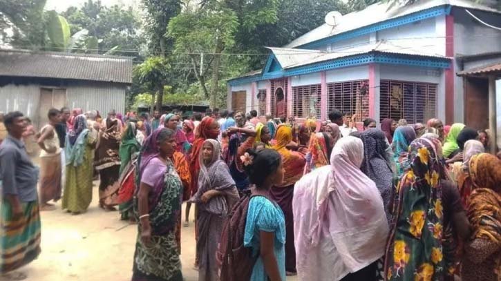মাকে গলা কেঁটে হত্যা, ছেলে পলাতক মাকে গলা কেঁটে হত্যা, ছেলে পলাতক