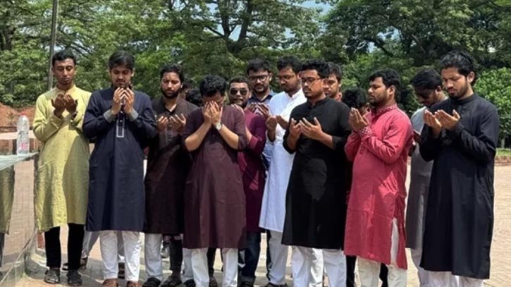 রায়েরবাজারে একাত্তরের শহীদদের ডাকসু নেতাদের শ্রদ্ধা