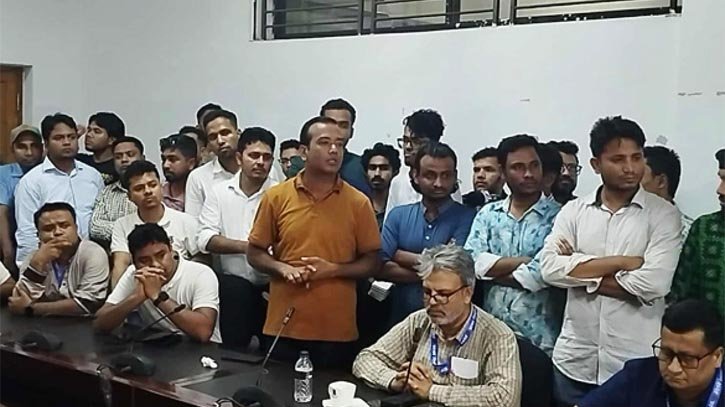 ঢাবি উপাচার্যকে সরাসরি ‘জামায়াতি প্রশাসন’ বলল ছাত্রদল