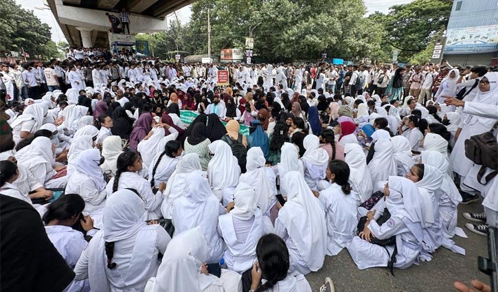 কারিগরি শিক্ষার্থীদের সড়ক অবরোধ প্রত্যাহার