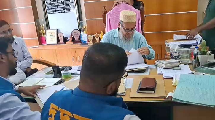 গোসাইরহাটে সরকারি শামসুর রহমান কলেজে অনিয়মের সত্যতা পেয়েছে দুদক