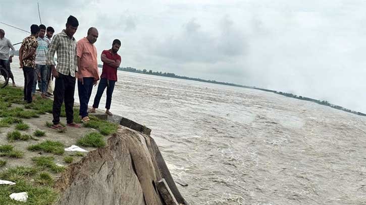 রংপুরে তিস্তা সেতু রক্ষা বাঁধের ৭০ মিটার নদীগর্ভে, হুমকিতে ৭টি চর