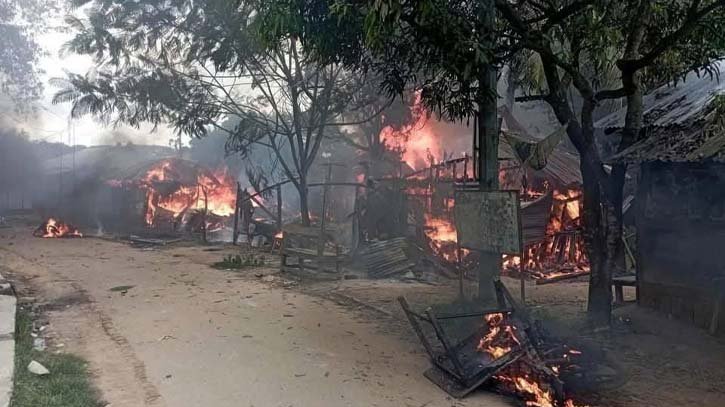 খাগড়াছড়ির গুইমারায় ১৪৪ ধারার মধ্যেই সংঘর্ষ, বাজারে অগ্নিসংযোগ