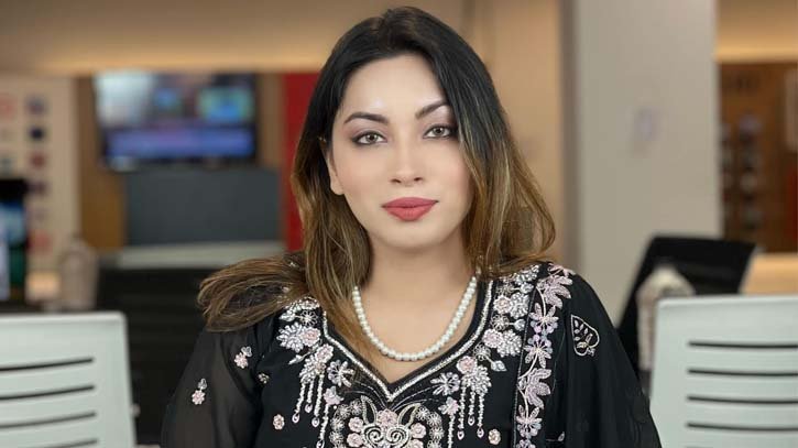 এখনই পাসপোর্ট ফেরতে পাবেন না মডেল মেঘনা