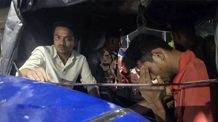 ১৫ আগস্ট ঘিরে খাবার বিতরণ, ঢাবিতে ছাত্রলীগের দুই কর্মী আটক