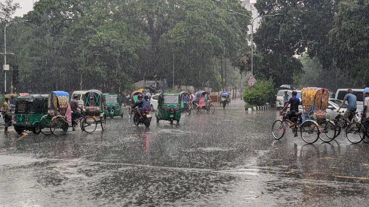 ঢাকায় গত ২৪ ঘণ্টায় ৩৫ মিলিমিটার বৃষ্টি, দুপুরের মধ্যে হালকা বৃষ্টির আভাস