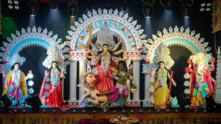 বিজয়া দশমী আজ, বিদায়ের সুরে দুর্গোৎসব