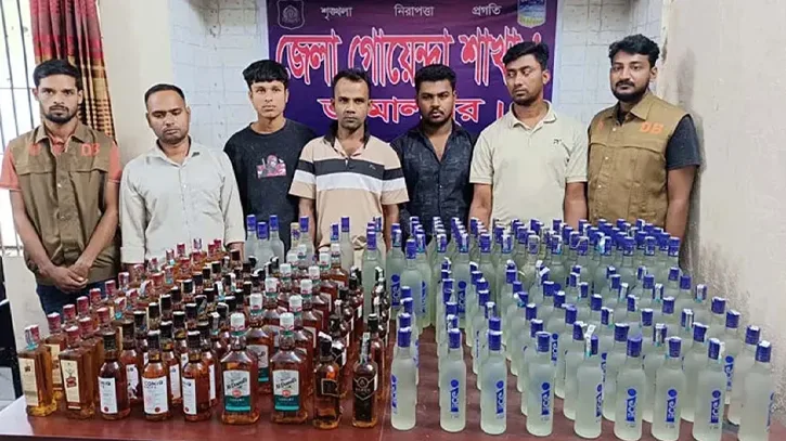 ২১৭ বোতল ভারতীয় মদ উদ্ধার, গ্রেপ্তার ছাত্রদল নেতা