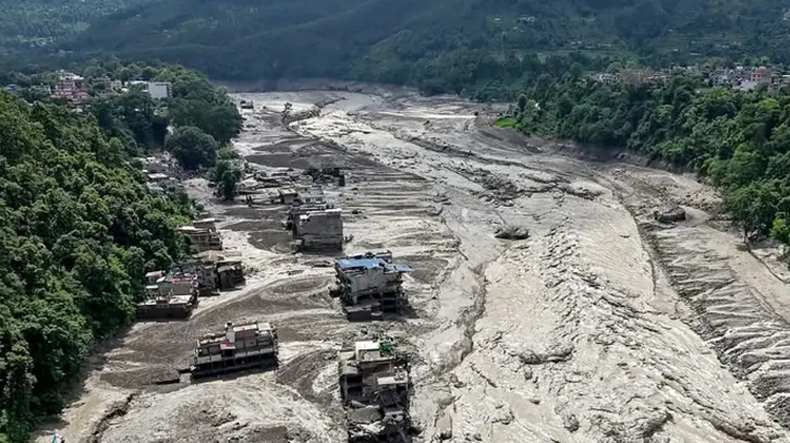 আকস্মিক বন্যা ও ভূমিধসে বিপর্যস্ত নেপাল, প্রাণহানি বেড়ে ১৬০