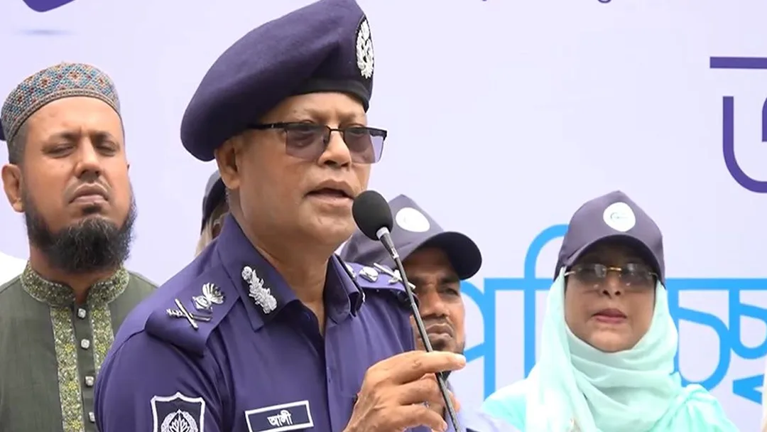 সরকারবিরোধী ষড়যন্ত্রে জড়িত পুলিশ কর্মকর্তাদের চিহ্নিত করা হয়েছে: আইজিপি